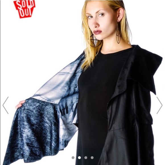 NWT Black Widow Cemetery Assassin Cape  Large - Picture 2 of 12